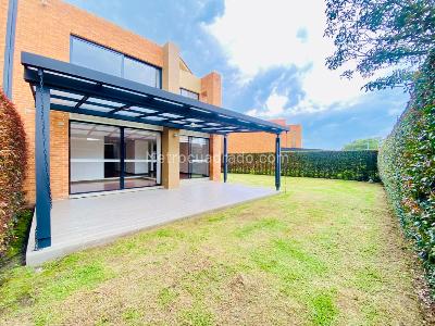 Casa de 3 alcobas en venta en Fontanar, Cajicá, 230 m² · foto 2 de 10