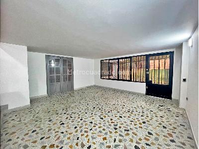 Casa de 5 alcobas en venta en Santa Helena, Ibagué, 234 m² · foto 2 de 10