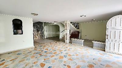 Casa de 5 alcobas en venta en Diamante 1, Bucaramanga, 375 m² · foto 12 de 17