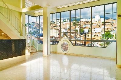 Casa de 5 alcobas en venta en Diamante 1, Bucaramanga, 375 m² · foto 3 de 17