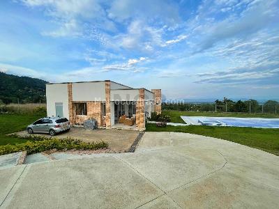 Casa de 4 alcobas en venta en El Pais Salado, Ibagué · foto 3 de 20