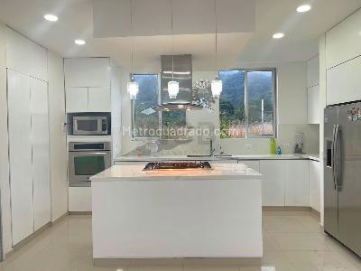 Casa de 4 alcobas en venta en El Pais Salado, Ibagué · foto 6 de 20