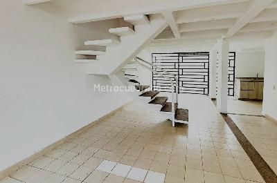 Apartamento de 3 alcobas en venta en Los Almendros, Girardot, 75 m² · foto 2 de 8