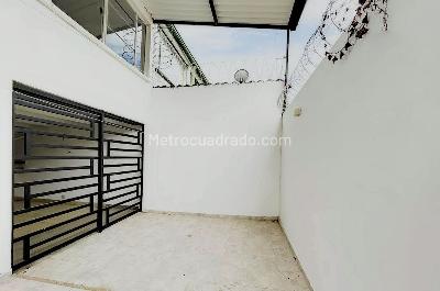 Apartamento de 3 alcobas en venta en Los Almendros, Girardot, 75 m² · foto 4 de 8