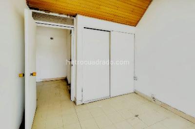 Apartamento de 3 alcobas en venta en Los Almendros, Girardot, 75 m² · foto 7 de 8