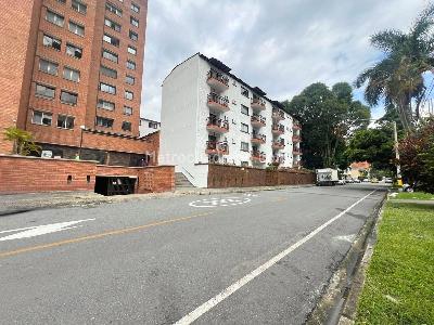 Apartamento en venta en Los Colores, Medellín · foto 2 de 19