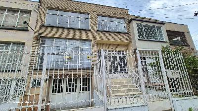 Casa de 4 alcobas en venta en Park Way, Bogotá, 422 m² · foto 3 de 19