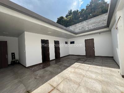 Casa de 5 alcobas en venta en Prado, Medellín, 420 m² · foto 2 de 11