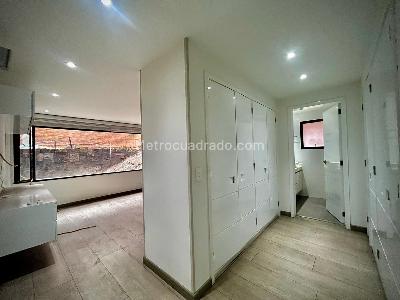Apartamento de 4 alcobas en venta en Los Rosales, Bogotá, 214 m² · foto 11 de 20