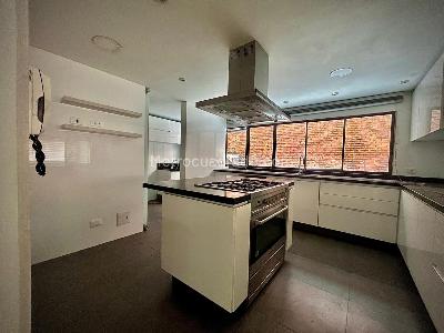 Apartamento de 4 alcobas en venta en Los Rosales, Bogotá, 214 m² · foto 5 de 20