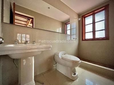 Casa de 5 alcobas en venta en Pardo Rubio, Bogotá, 471 m² · foto 10 de 19