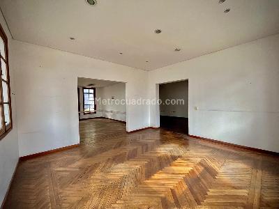 Casa de 5 alcobas en venta en Pardo Rubio, Bogotá, 471 m² · foto 6 de 19