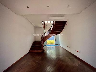 Casa de 5 alcobas en venta en Pardo Rubio, Bogotá, 471 m² · foto 7 de 19