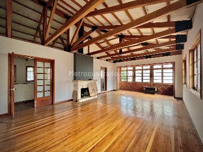 Casa de 5 alcobas en venta en Pardo Rubio, Bogotá, 471 m² · foto 9 de 19