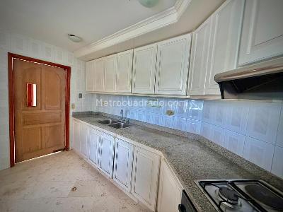 Apartamento de 3 alcobas en venta en Lagos Del Peñon, Girardot, 321 m² · foto 3 de 19