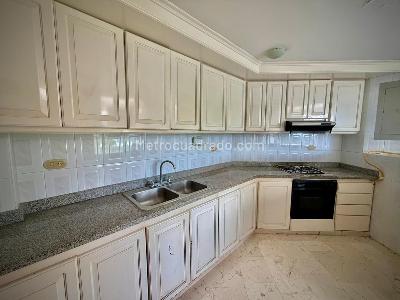 Apartamento de 3 alcobas en venta en Lagos Del Peñon, Girardot, 321 m² · foto 10 de 19