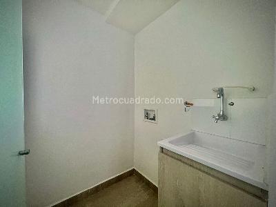 Apartamento de 2 alcobas en venta en Edificio Bianco, Sabaneta, 79 m² · foto 8 de 19