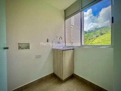 Apartamento de 2 alcobas en venta en Edificio Bianco, Sabaneta, 80 m² · foto 4 de 13