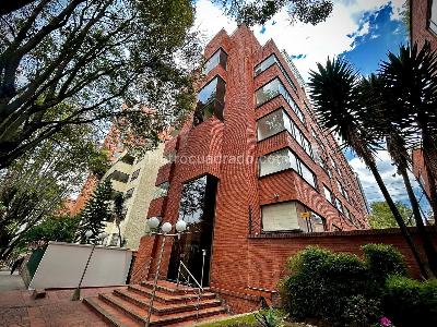 Apartamento de 3 alcobas en venta en Chico Nogal, Bogotá, 150 m² · foto 3 de 12