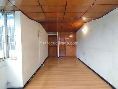 Casa de 5 alcobas en venta en Normandia, Bogotá, 259 m² · foto 4 de 7