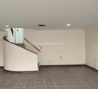 Casa de 5 alcobas en venta en Normandia, Bogotá, 259 m² · foto 6 de 7