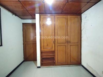 Casa de 5 alcobas en venta en Normandia, Bogotá, 259 m² · foto 7 de 7