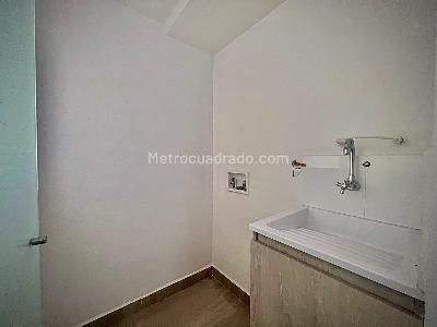 Apartamento de 2 alcobas en venta en Edificio Bianco, Sabaneta, 79 m² · foto 8 de 17