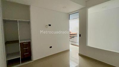 Casa de 5 alcobas en venta en Edificio La Gran Manzana, Girardot, 156 m² · foto 13 de 20