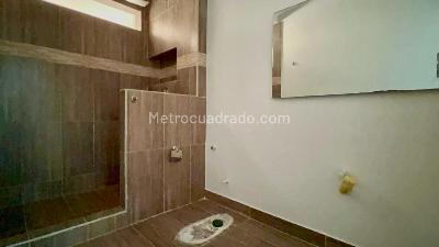 Casa de 5 alcobas en venta en Edificio La Gran Manzana, Girardot, 156 m² · foto 15 de 20