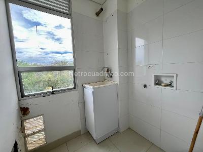 Apartamento de 3 alcobas en venta en Conjunto Eva Punta Arena, Girardot, 84 m² · foto 4 de 19