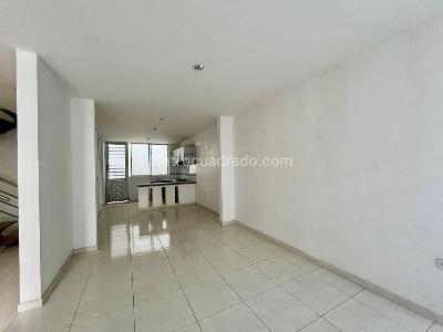 Casa de 4 alcobas en venta en Santa Isabel, Girardot, 98 m² · foto 2 de 16