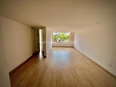 Apartamento de 2 alcobas en venta en Santa Barbara, Bogotá, 75 m² · foto 13 de 19