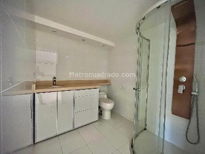 Apartamento de 2 alcobas en venta en Santa Barbara, Bogotá, 75 m² · foto 5 de 19