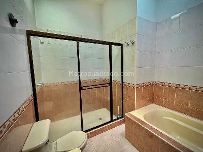 Casa de 5 alcobas en venta en Conjunto Residencial Algarrobos, Cali, 250 m² · foto 13 de 18