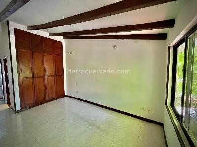 Casa de 5 alcobas en venta en Conjunto Residencial Algarrobos, Cali, 250 m² · foto 15 de 18