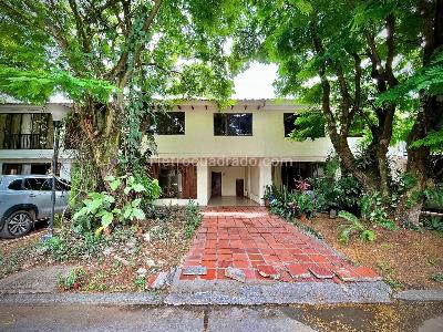 Casa de 5 alcobas en venta en Conjunto Residencial Algarrobos, Cali, 250 m² · foto 2 de 18