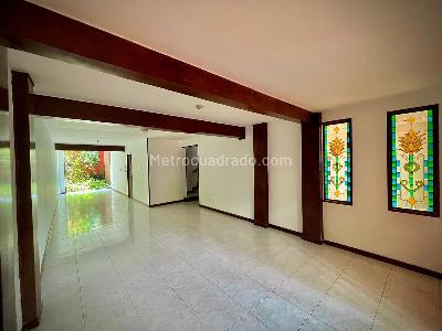 Casa de 5 alcobas en venta en Conjunto Residencial Algarrobos, Cali, 250 m² · foto 3 de 18