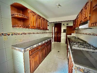 Casa de 5 alcobas en venta en Conjunto Residencial Algarrobos, Cali, 250 m² · foto 6 de 18