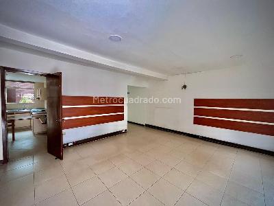 Casa de 5 alcobas en venta en Granada, Bogotá, 300 m² · foto 14 de 20