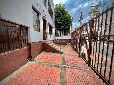 Casa de 5 alcobas en venta en Granada, Bogotá, 300 m² · foto 15 de 20
