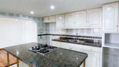 Apartamento de 3 alcobas en venta en Conjunto Residencial Los Cambulos, Bogotá, 130 m² · foto 3 de 8