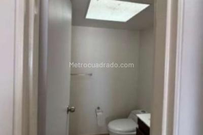 Apartamento de 3 alcobas en venta en Conjunto Residencial Los Cambulos, Bogotá, 130 m² · foto 8 de 8