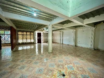 Casa de 3 alcobas en venta en La Merced, Cali, 264 m² · foto 2 de 18
