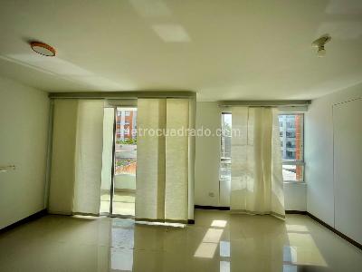 Apartamento de 3 alcobas en venta en Conjunto Residencial Moretti, Cali, 83 m² · foto 3 de 9