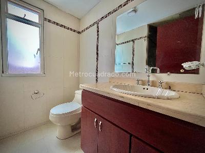 Casa de 5 alcobas en arriendo en Pontevedra, Bogotá, 281 m² · foto 12 de 20