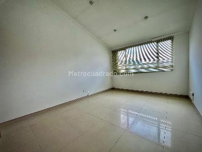 Casa de 5 alcobas en arriendo en Pontevedra, Bogotá, 281 m² · foto 14 de 20
