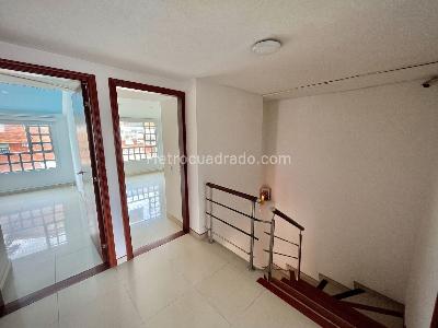 Casa de 5 alcobas en arriendo en Pontevedra, Bogotá, 281 m² · foto 3 de 20