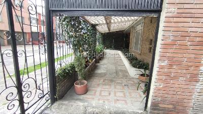 Casa de 5 alcobas en venta en Acevedo Tejada, Bogotá, 350 m² · foto 16 de 17