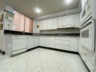 Apartamento de 3 alcobas en venta en Los Rosales, Bogotá, 190 m² · foto 6 de 19