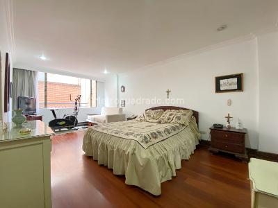 Apartamento de 3 alcobas en venta en Los Rosales, Bogotá, 190 m² · foto 10 de 19